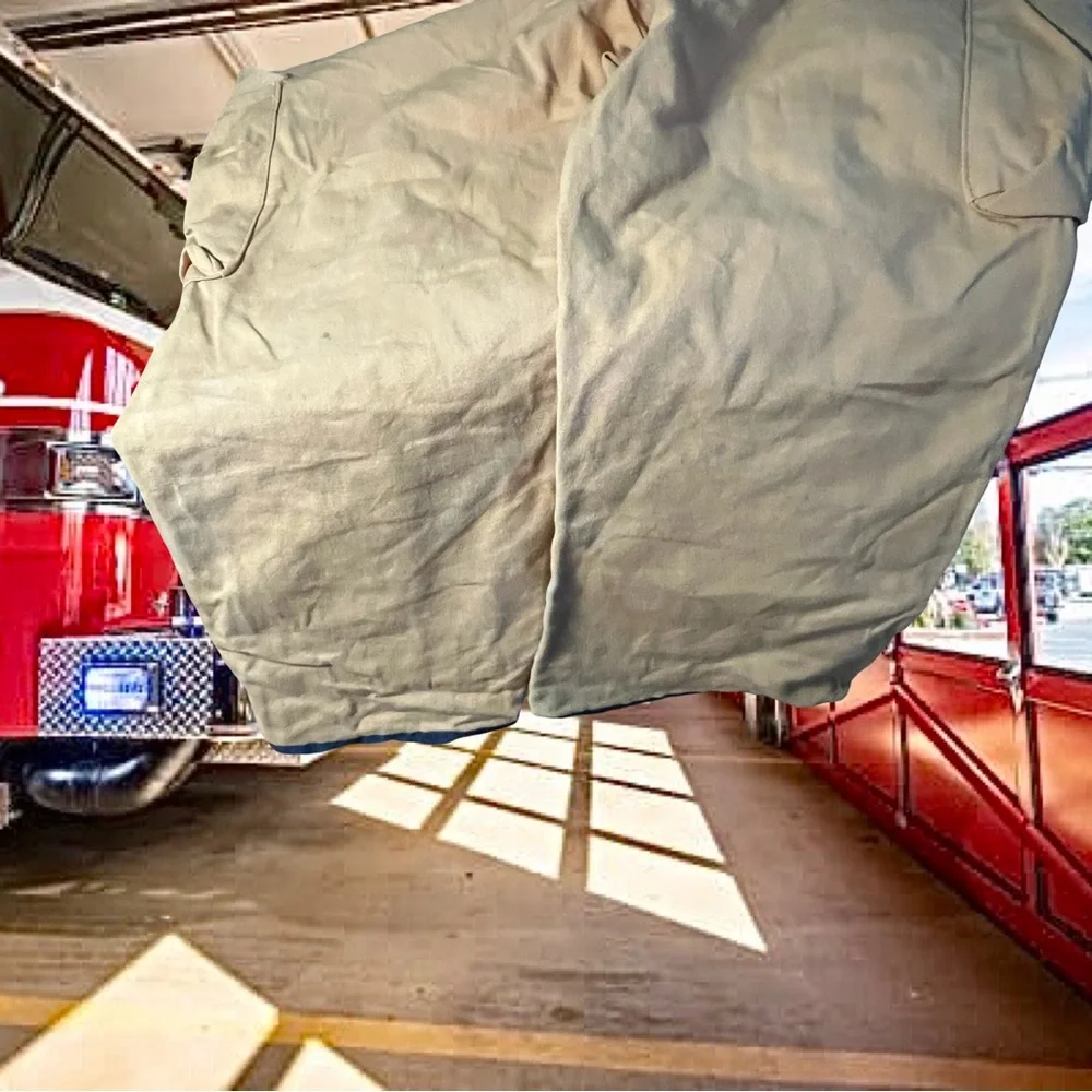 Tee-tot Kids Firefighter Costume with Helmet Size 5-6 - Picture 6 of 7